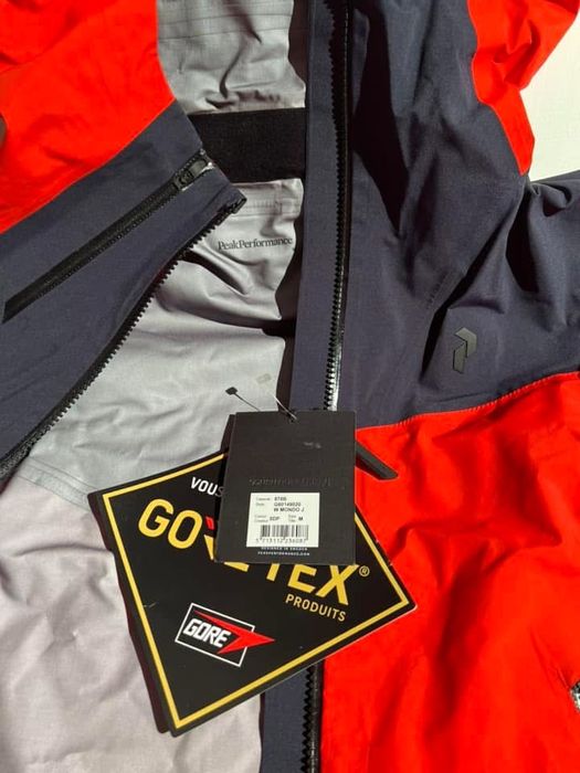 Zimowa damska kurtka z gore-tex firmy Peak Performance