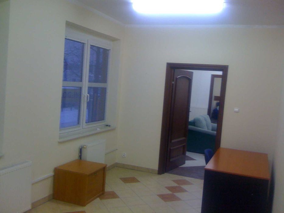 Pokój mieszkalno-biurowy z łazienką i aneksem kuchennym -  40 mkw 2-p.