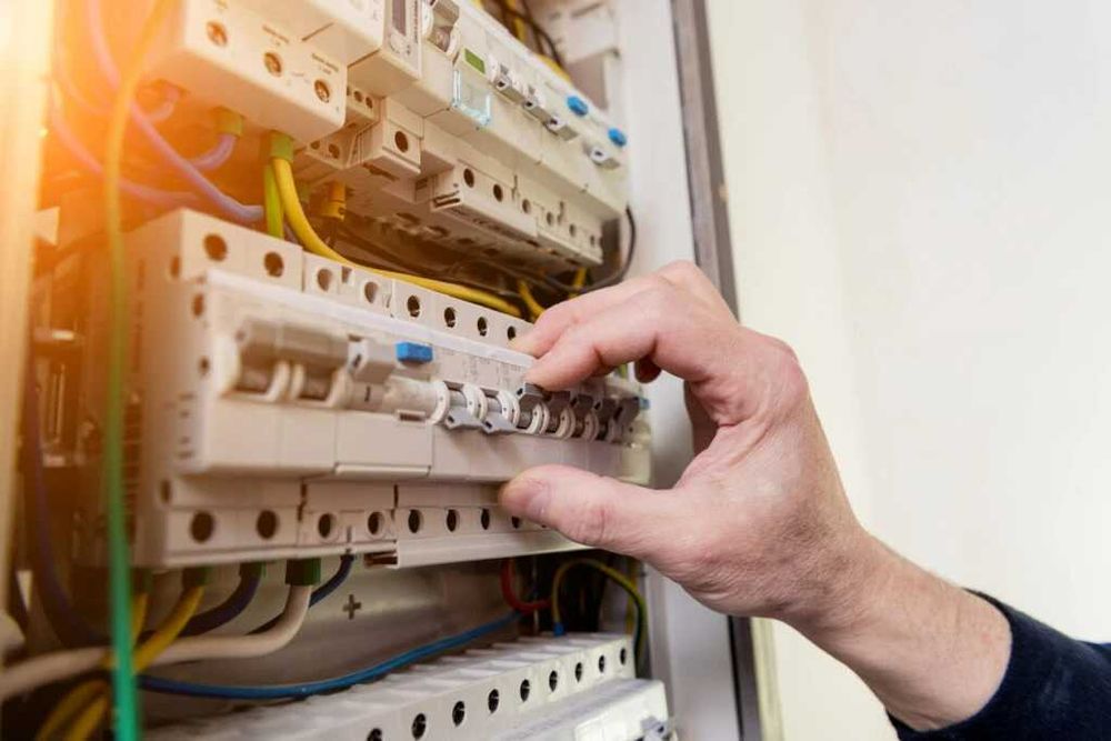 Elektryk, drobne prace, Instalacje elektryczne