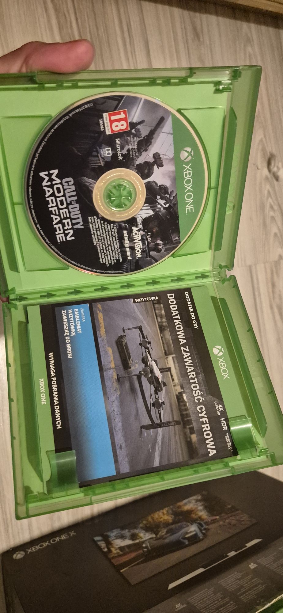 Xbox One X + pad+ Call of Duty