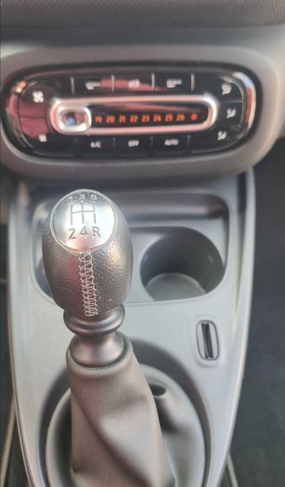 Smart fourfour impecável, económico, fácil condução.