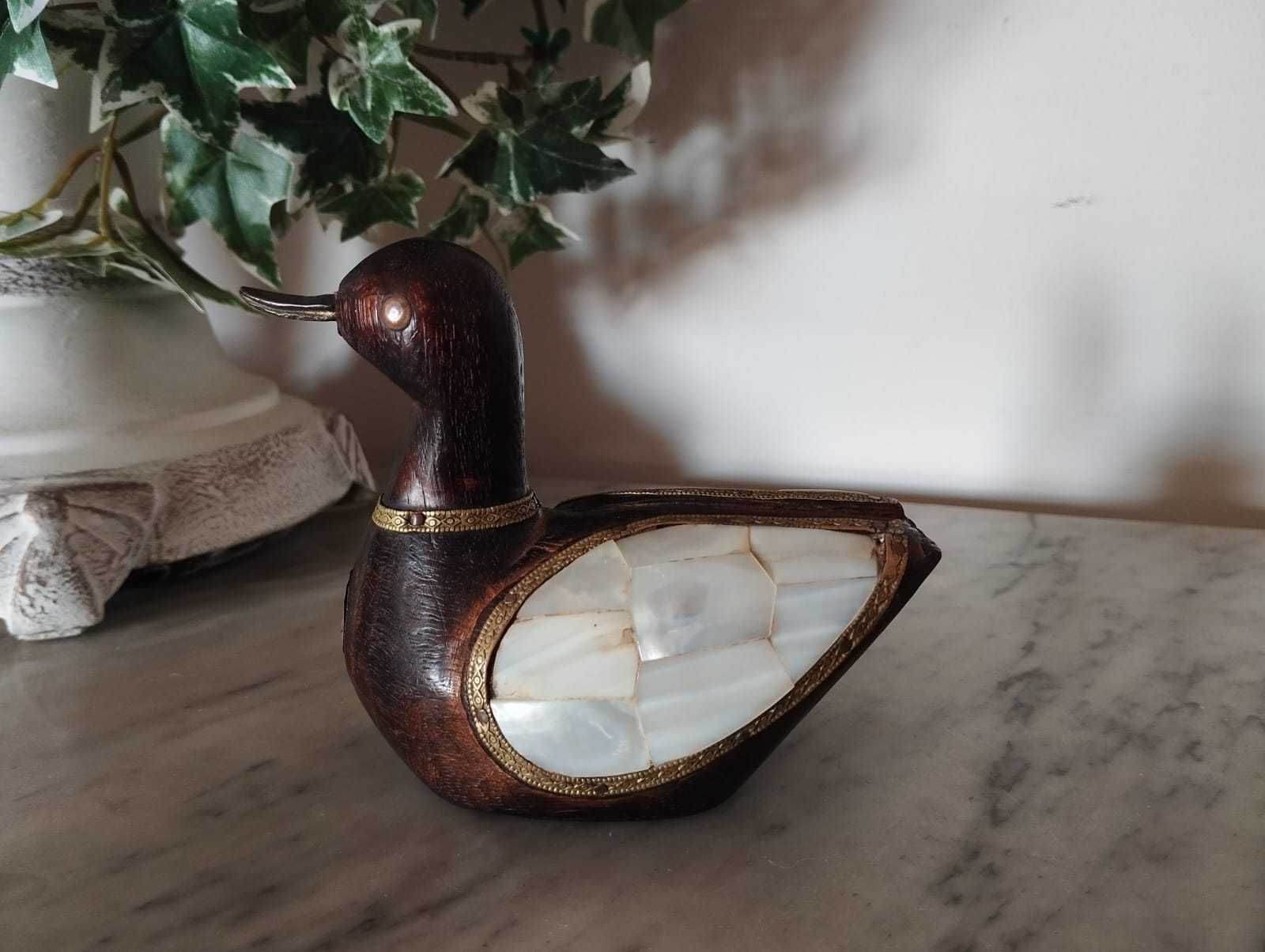 Pato Antigo em Madeira e Madreperola