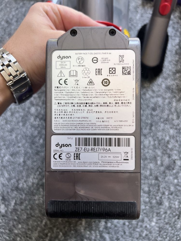 Dyson v10 absolute