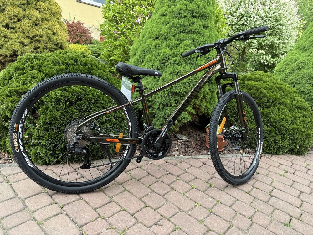 Rower Discovery BASTION 26” kaseta rama 13” 24 biegi, aluminowy