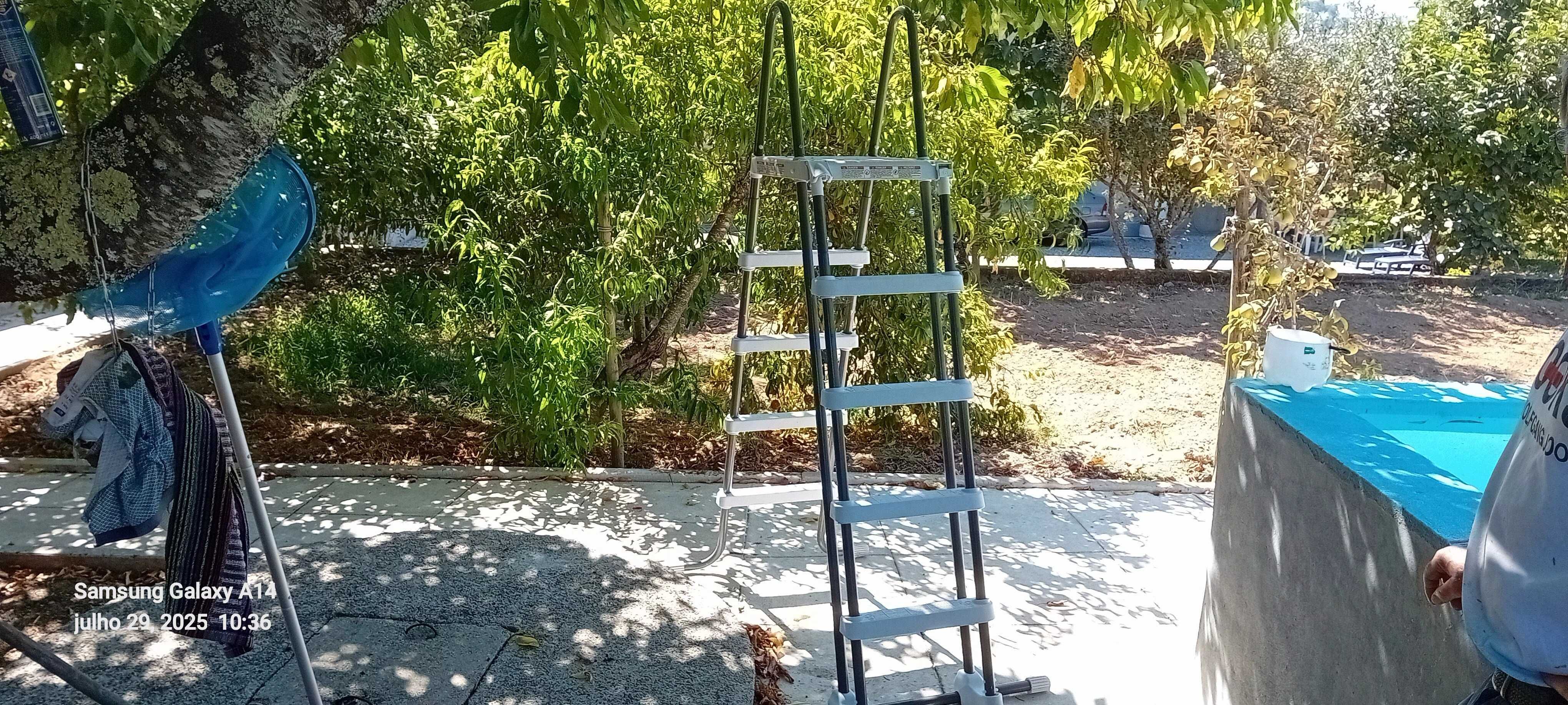 Vendo escada para piscina