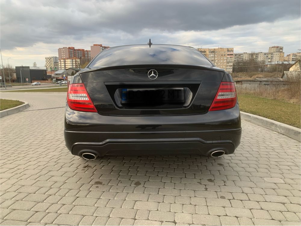 Mercedes Benz C 300 3,5 бенз 4matic 162тис. Пробіг, сів і поіхав