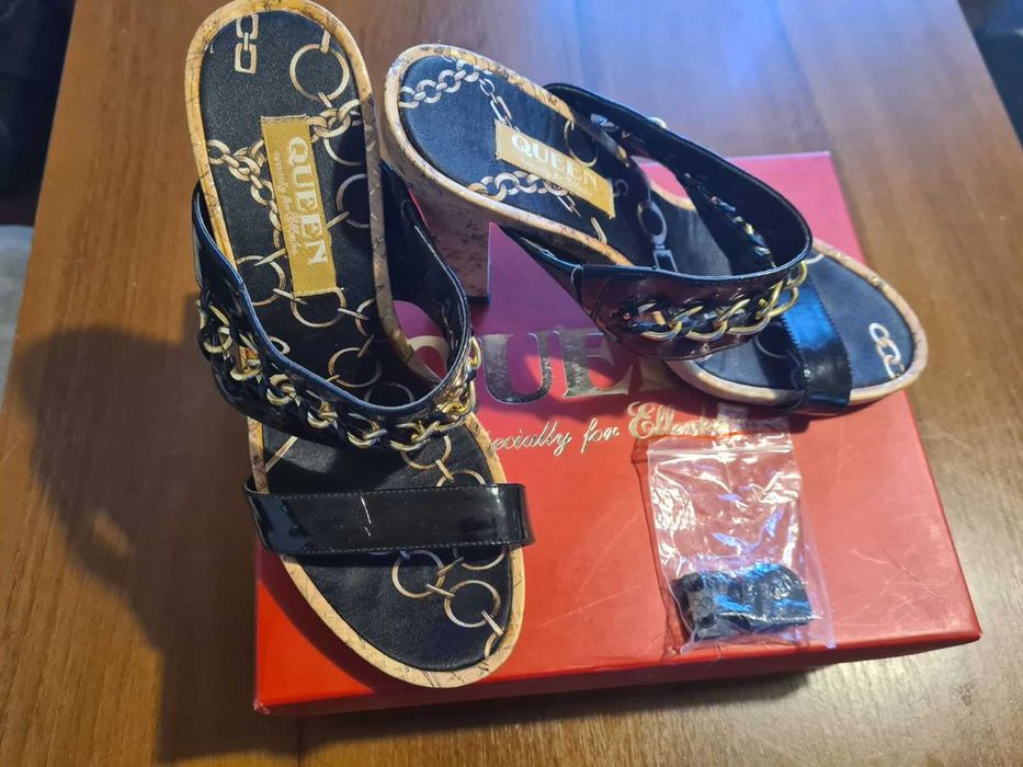 Шльопки жіночі на каблуках