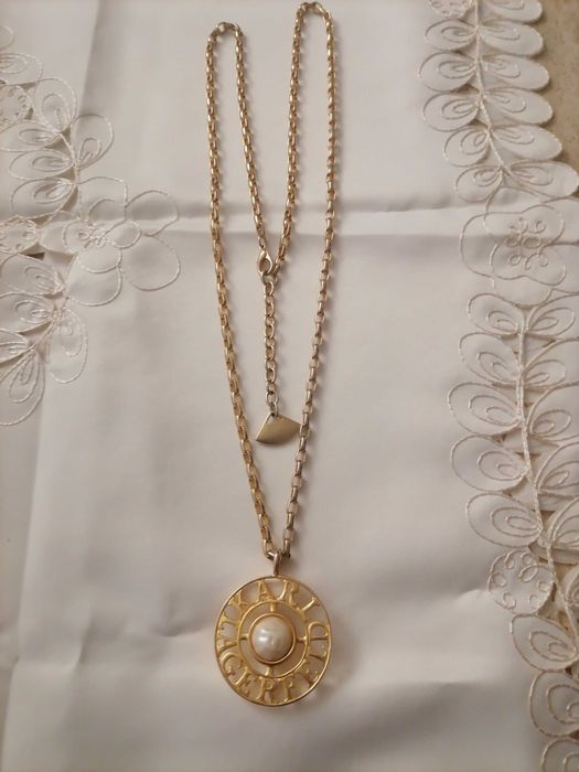 Fio banhado a ouro e Pérola Barroca Karl Lagerfeld