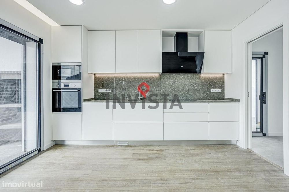 Moradia com 3 suites e com arquitectura moderna