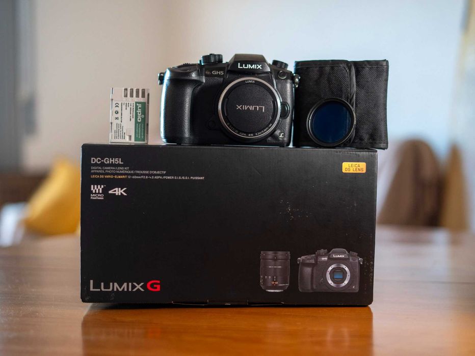 Panasonic Lumix GH5 + Lente 20mm f/1.7 + Acessórios