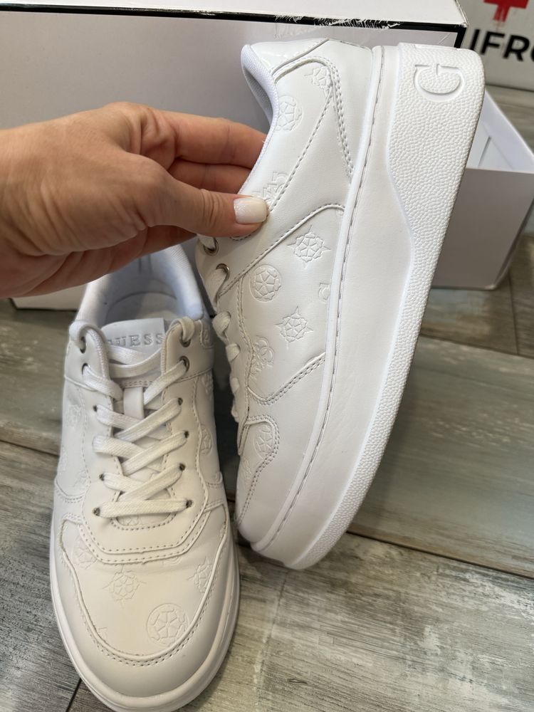 Масивні кеди/кросівки оригінал Guess 39/40 розмір