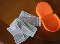 Conjunto Fitas vários, notas de brincar (playmoney) e carteira laranja