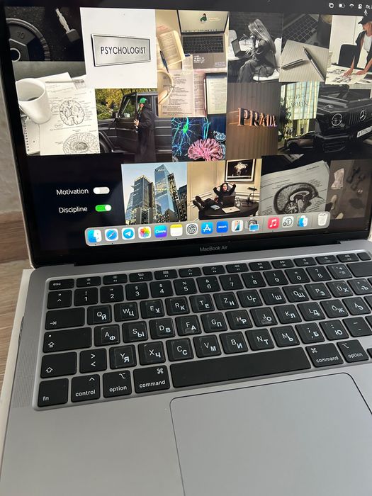 Продам MacBook 2020