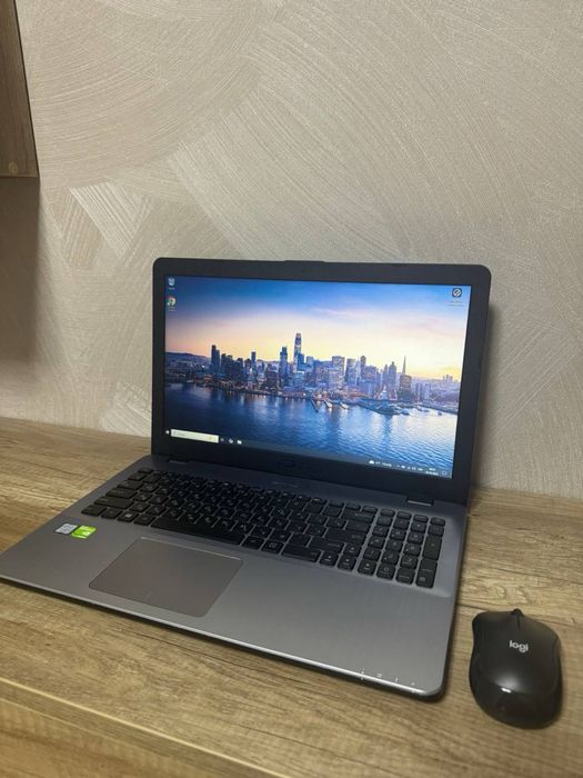 Ноутбук Asus у відмінному стані