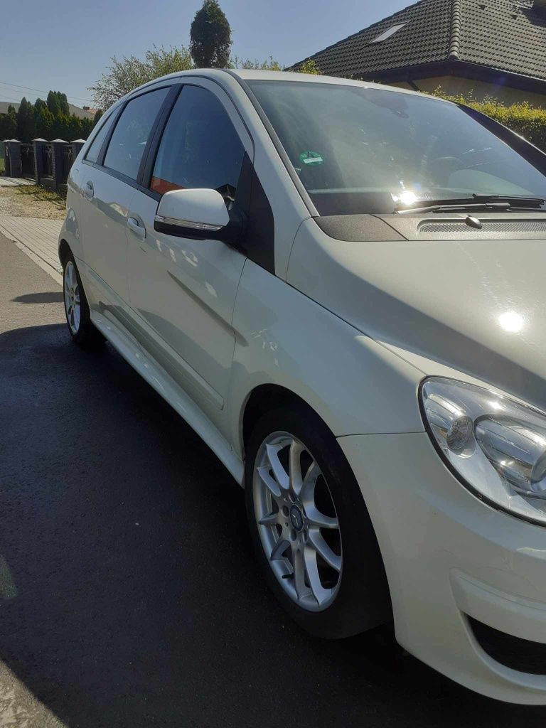 Mercedes b klasa 2010 silnik 2.0 dizel