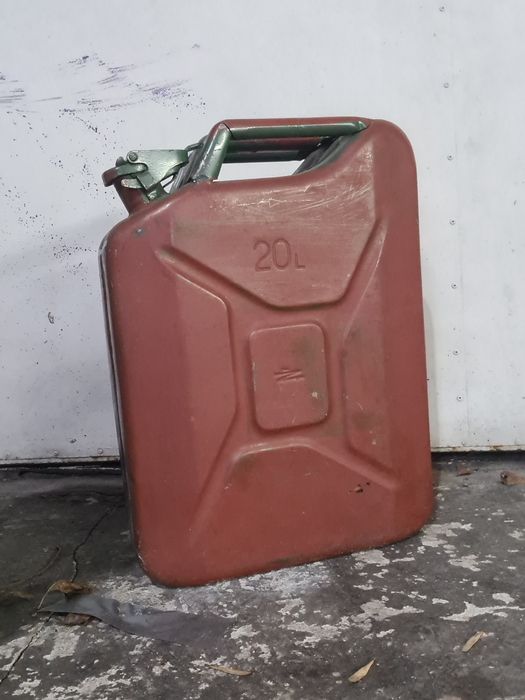 Kanister na benzynę 1987r