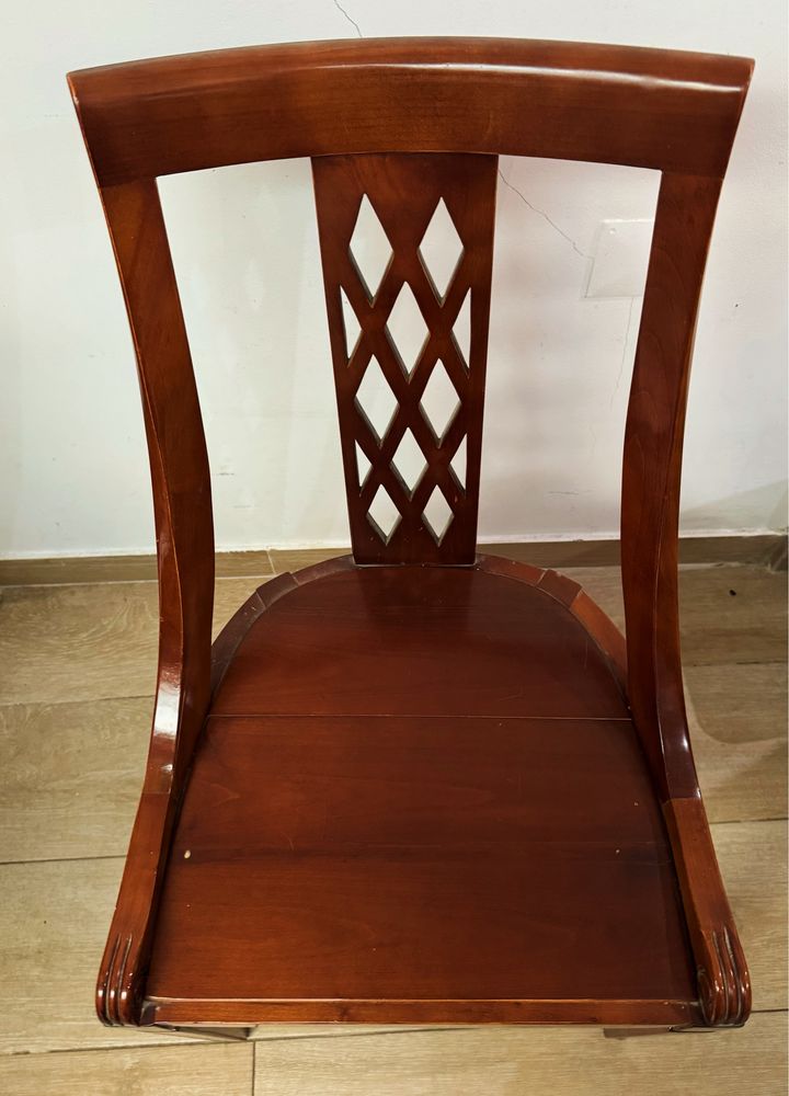 Vende-se Mesa extensivel (madeira cerejeira) com cadeiras