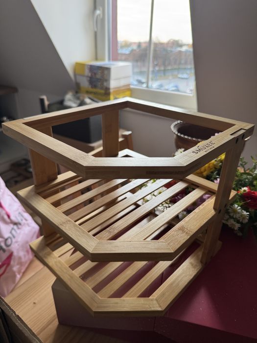 Drewniany stojak na talerze Smukee