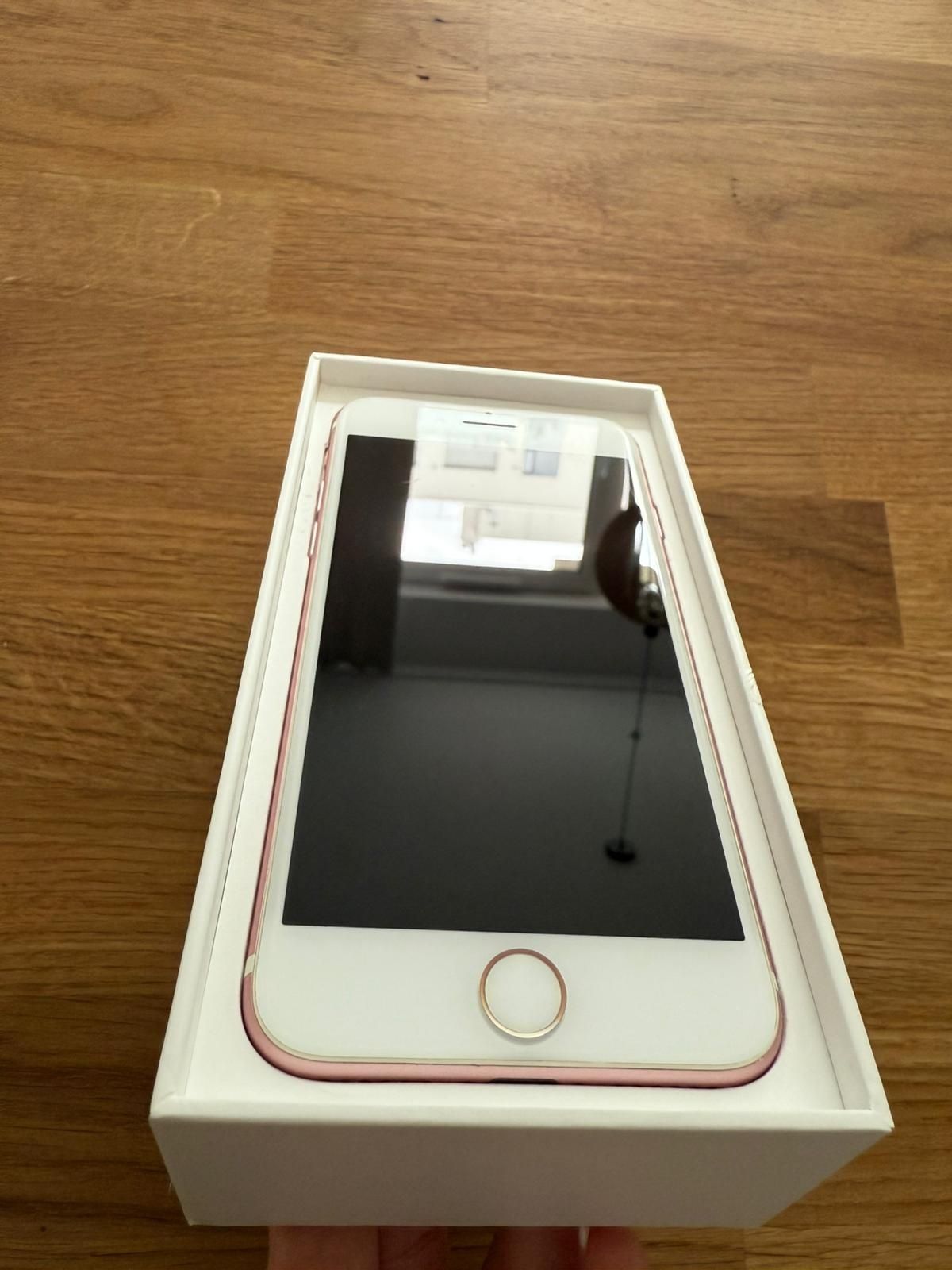 Iphone 7 różowy 32 gb