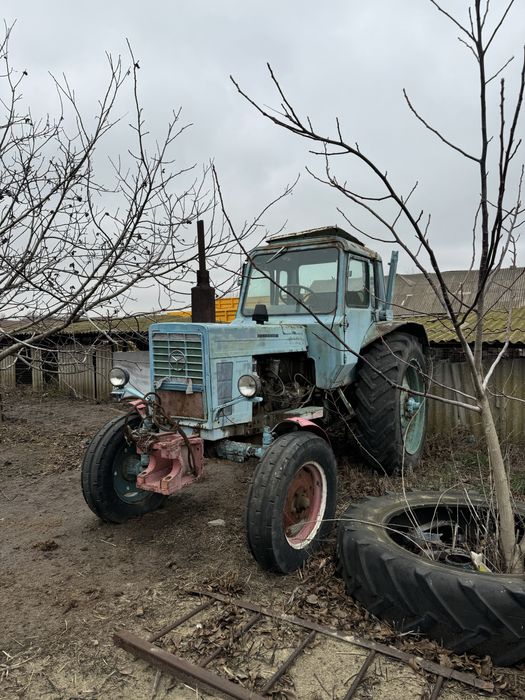 Трактор МТЗ 80 на ходу