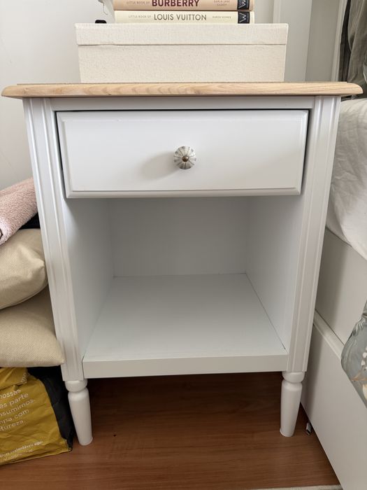 Vendo 2 Mesas de Cabeceira, Hôma, como novas