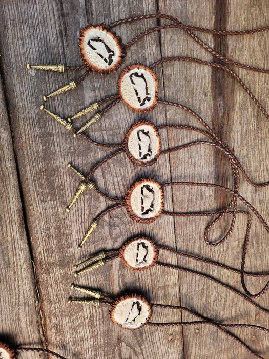 Sarna rogacz parostki koziołek Bolo krawatnik rękodzieło w róży jeleni