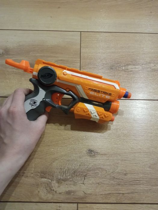 Pistolet NERF z laserem pomarańczowy na 3 strzałki dla chłopca