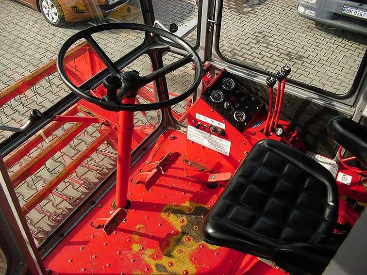 Зерноуборочный комбайн Massey Ferguson 330