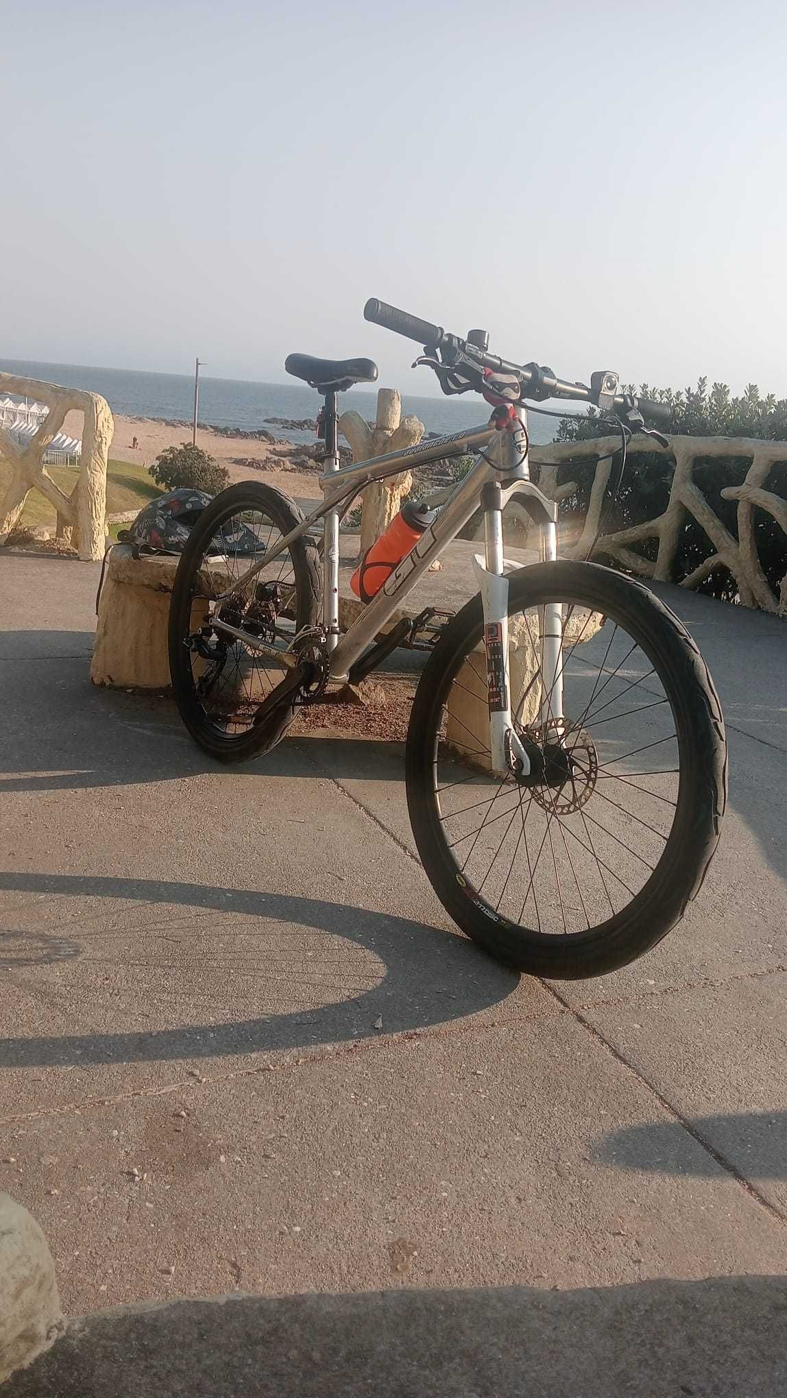 Bicicleta GT Avalanche 1.0