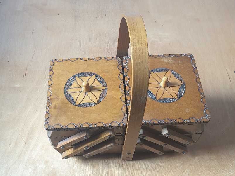 Kuferek drewniany rozkładany z PRL