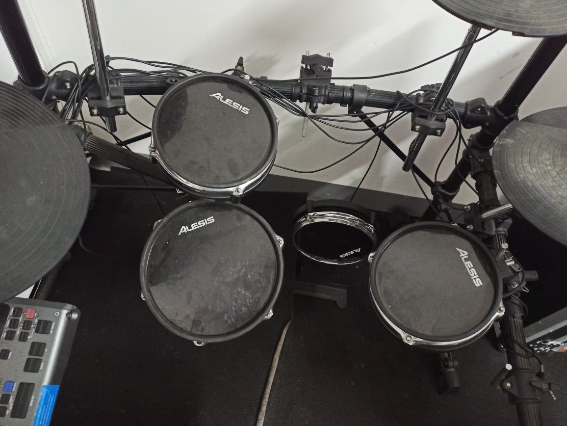 Bateria Alesis Dm10