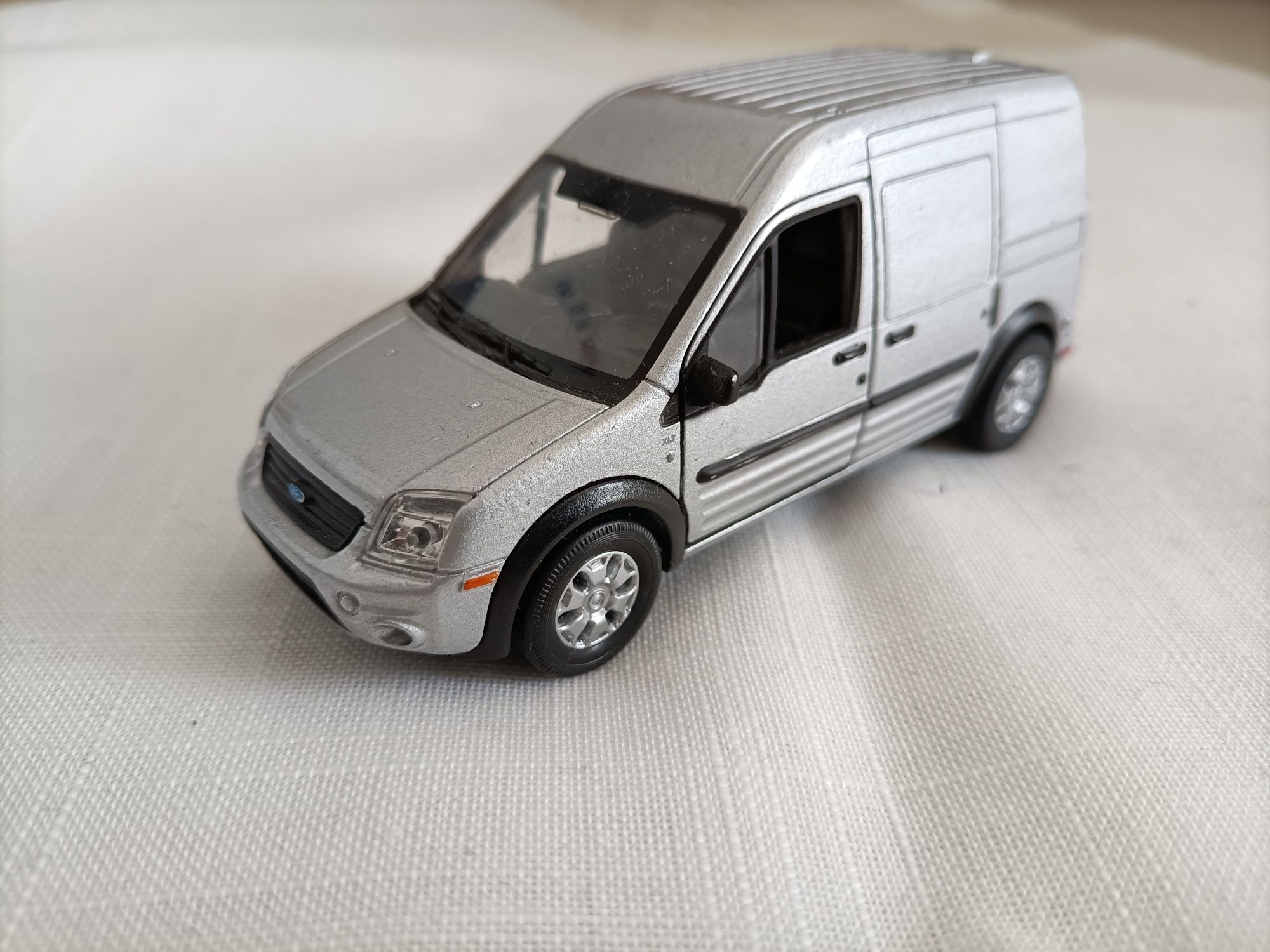 Samochód Welly 1:34 Ford Transit connet