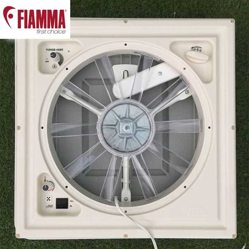 Clarabóia FIAMMA TurboVent 12V 40x40cm para Autocaravana ou Caravana