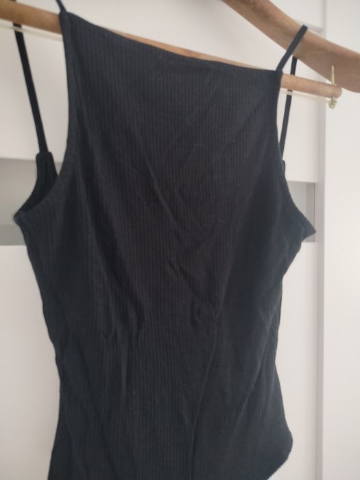 Body z wyciętymi plecami