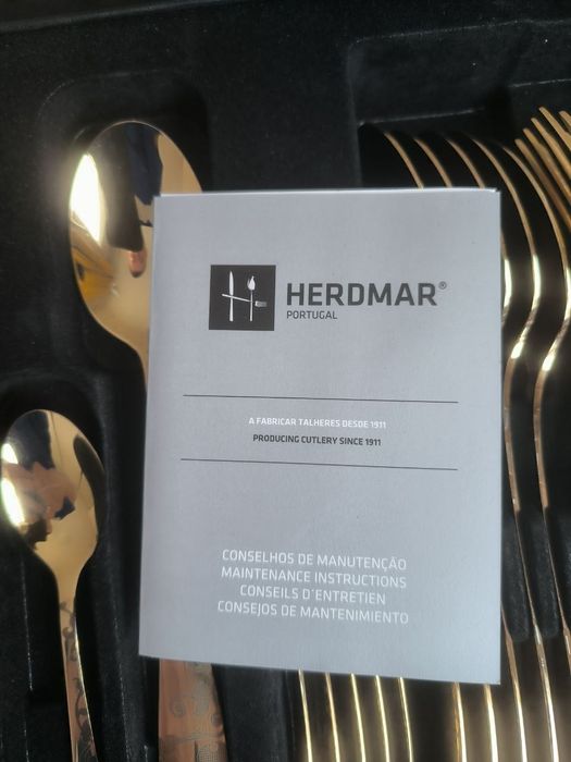 Набор столовых приборов Herdmar Santamarta Gold. Португалия.