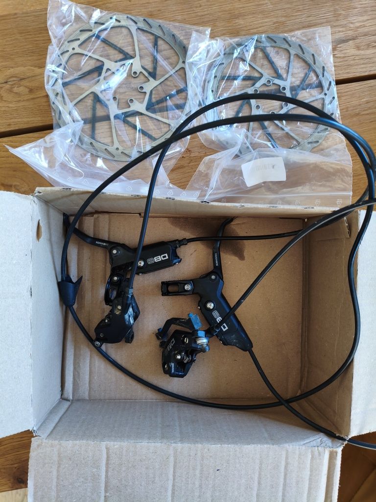 Hamulce SRAM DB8 z tarczami HS2