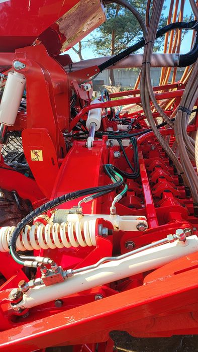 Siewnik agregat uprawowo siewny Pneusej fantom 400