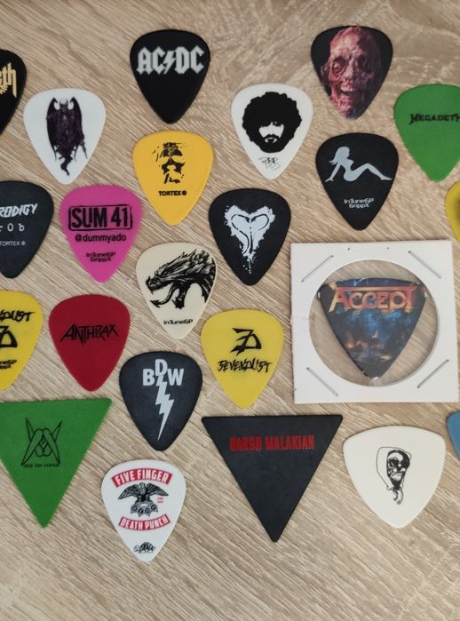 Медиаторы Kiss, Linkin Park, AC/DC, Seether, The Prodigy, Korn.