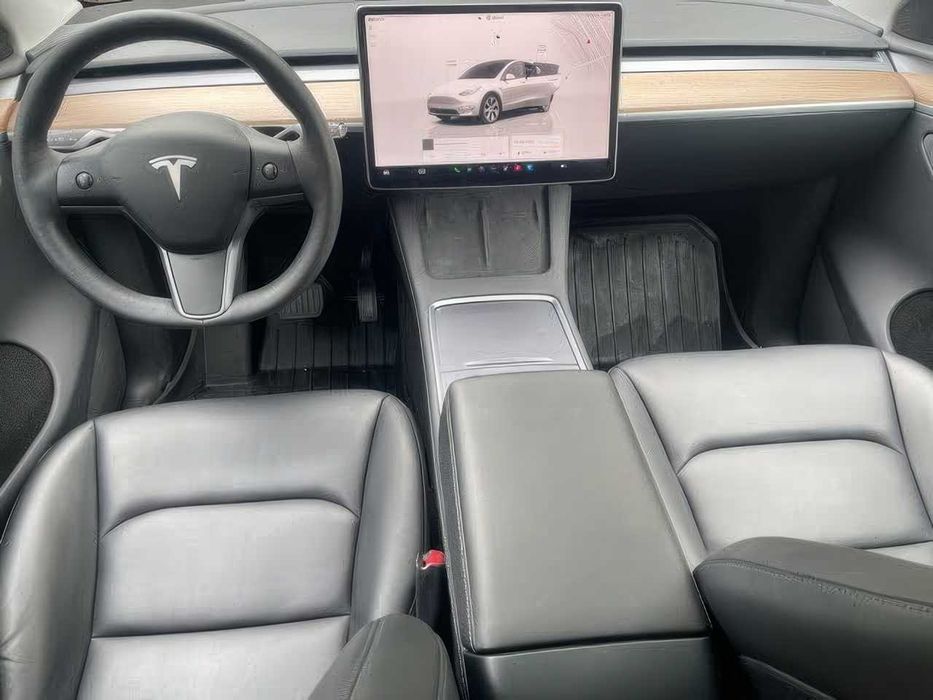 Tesla Model Y Long Range      2023