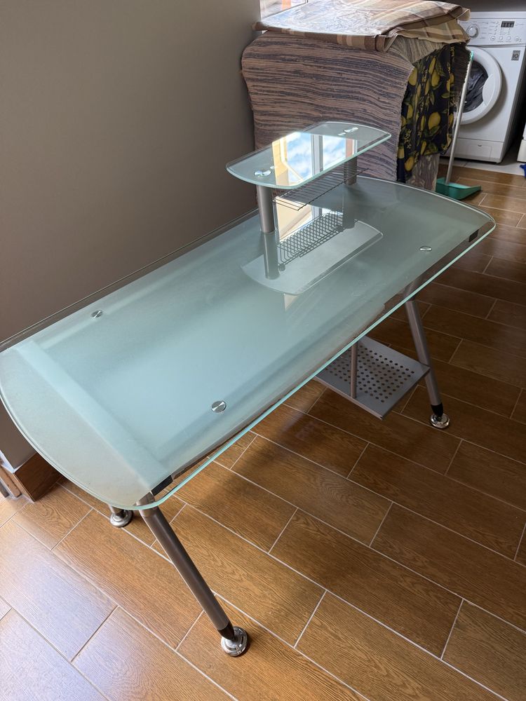 Secretaria em vidro