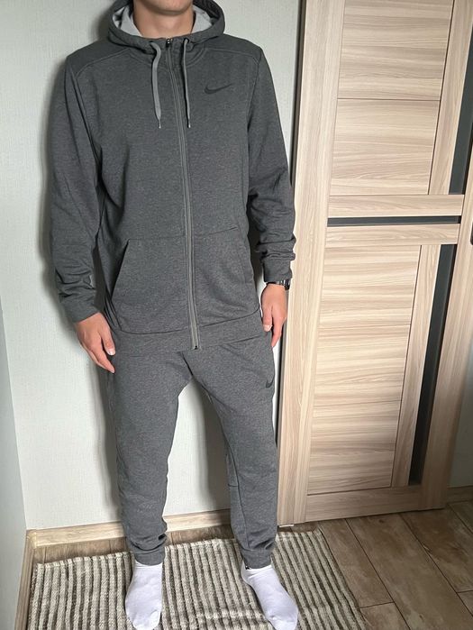 Чоловічий спортивний костюм Nike