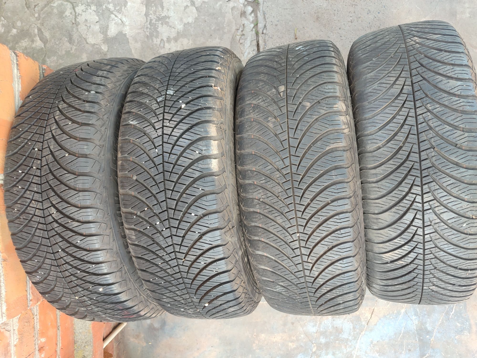 Продам резину з дисками 205/60R16 расболтовка 5/114.3