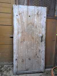 Stare drewniane drzwi do piwnicy, pomieszczenia gosp, szopki na deski