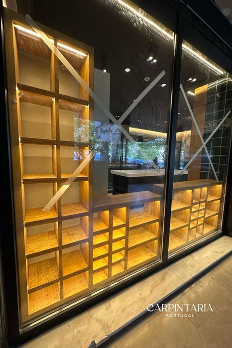 Mobiliário para espaço comercial e lojas