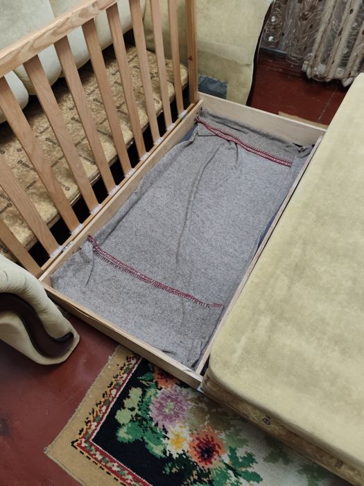 Продам диван в доброму стані.