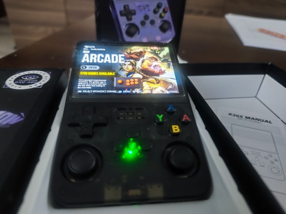 Przenosna mobilna  mini konsola do gier retro Game Console