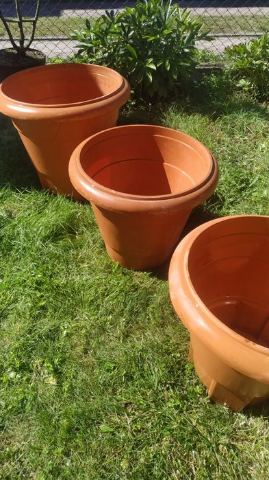 Zestaw 3 dużych plastikowych donic do sadzenia drzewek