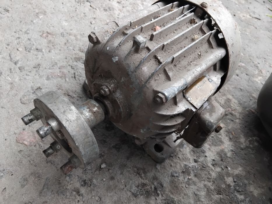 Продам електро двигуни