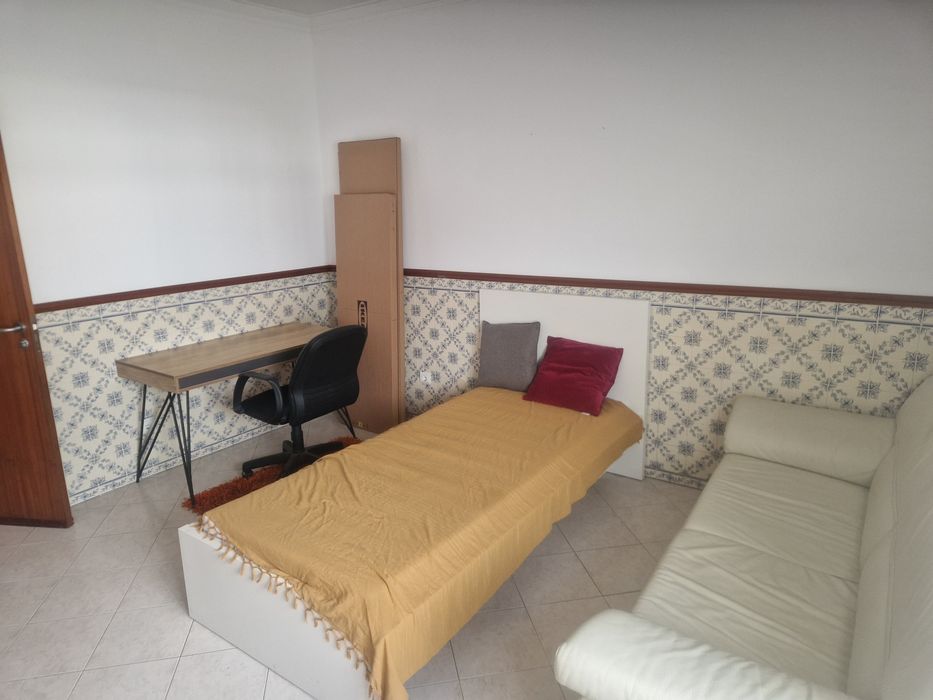 Quarto para alugar na Sobreda da Caparica