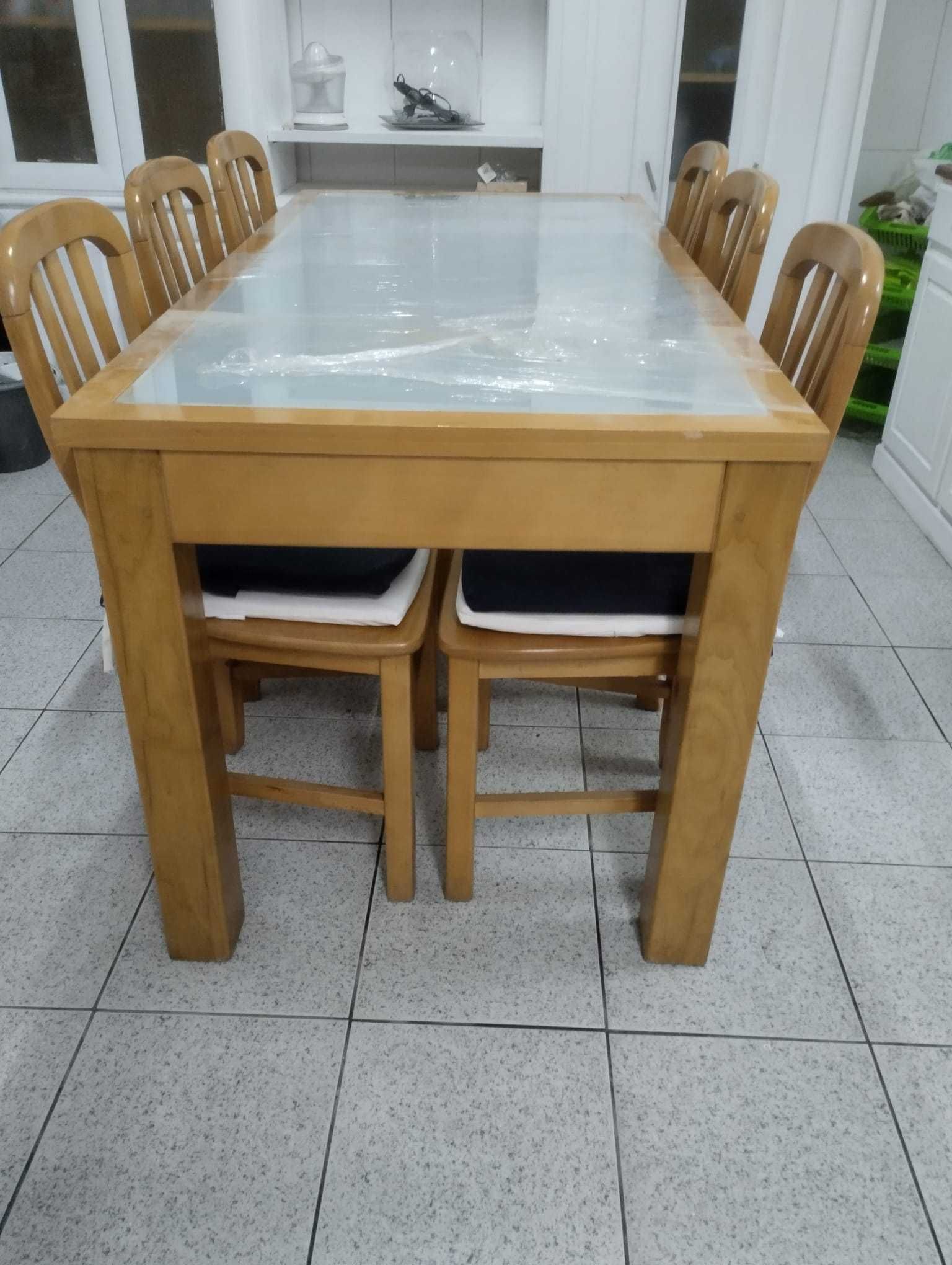 Mesa de cozinha com 6 cadeiras